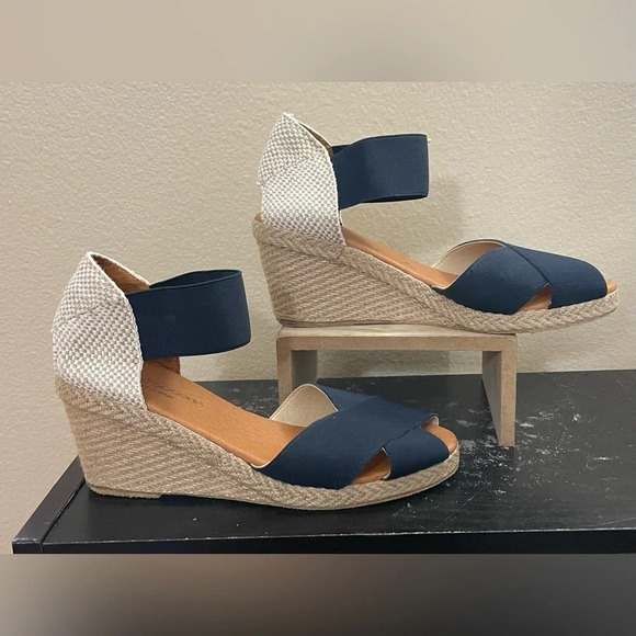 Andre Assous Shoes - Andre Assous ANOUKA WEDGE Leather Espadrille Size 8 Coastal Beachy Vacation